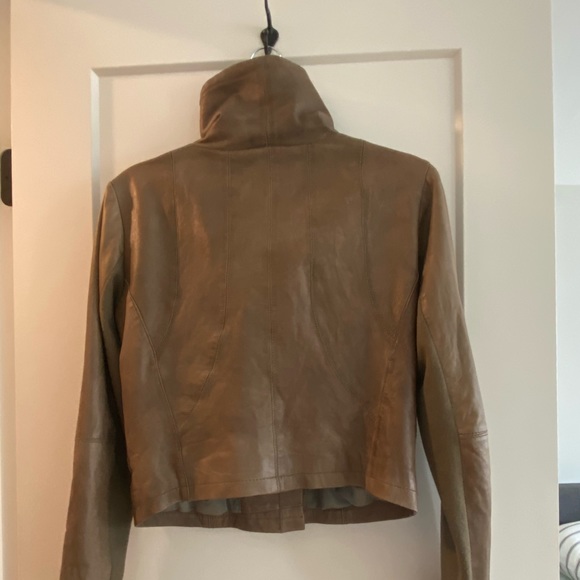 Leather jacket - Picture 2 of 3